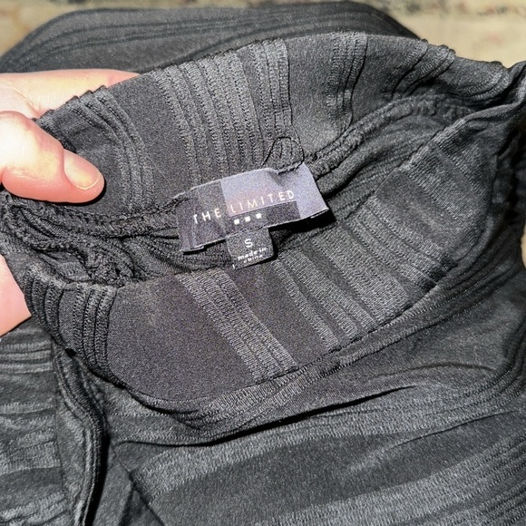 The limited black top- size small - Picture 3 of 3